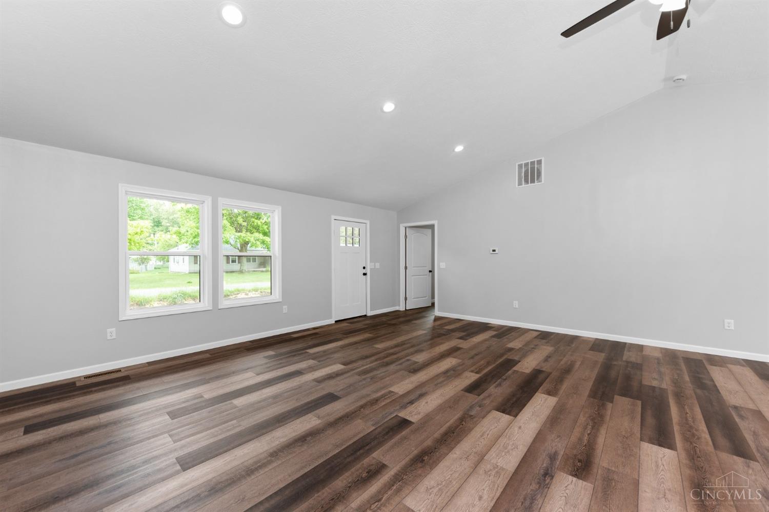 7425 King Road