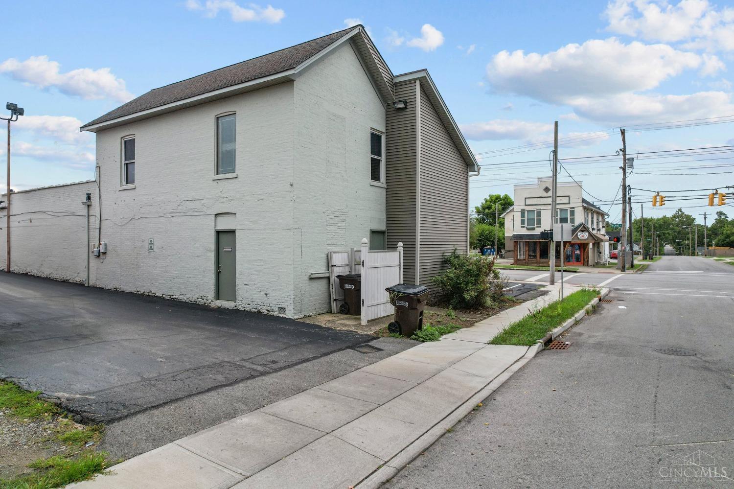 100 E Plane St
