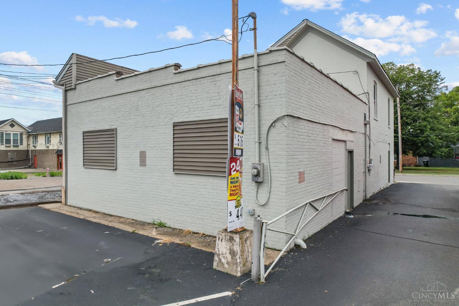 100 E Plane St