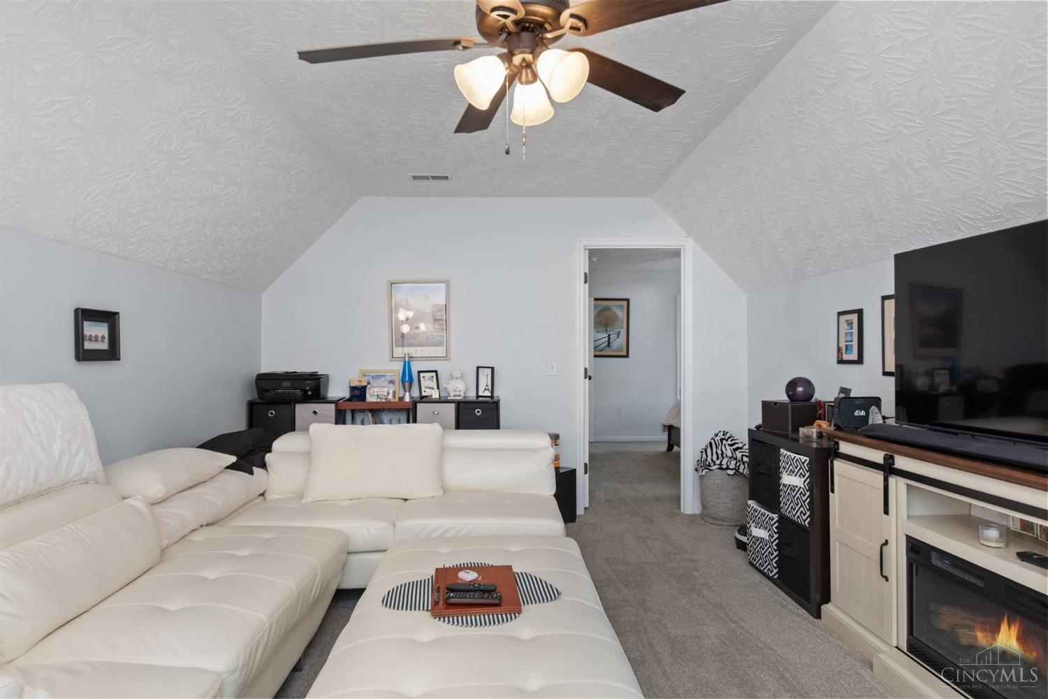 207 Woodland Crossing