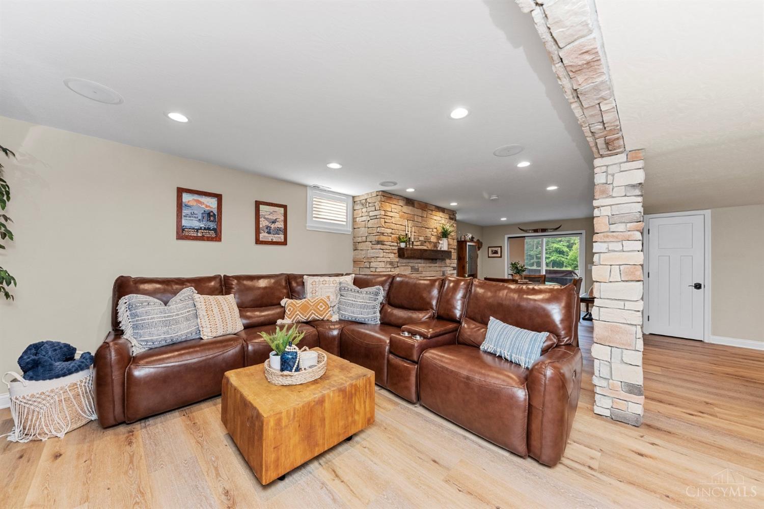 4777 Paddock Crossing