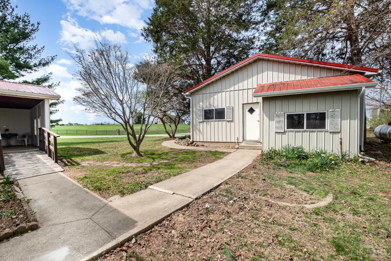 20582 St Rt 136