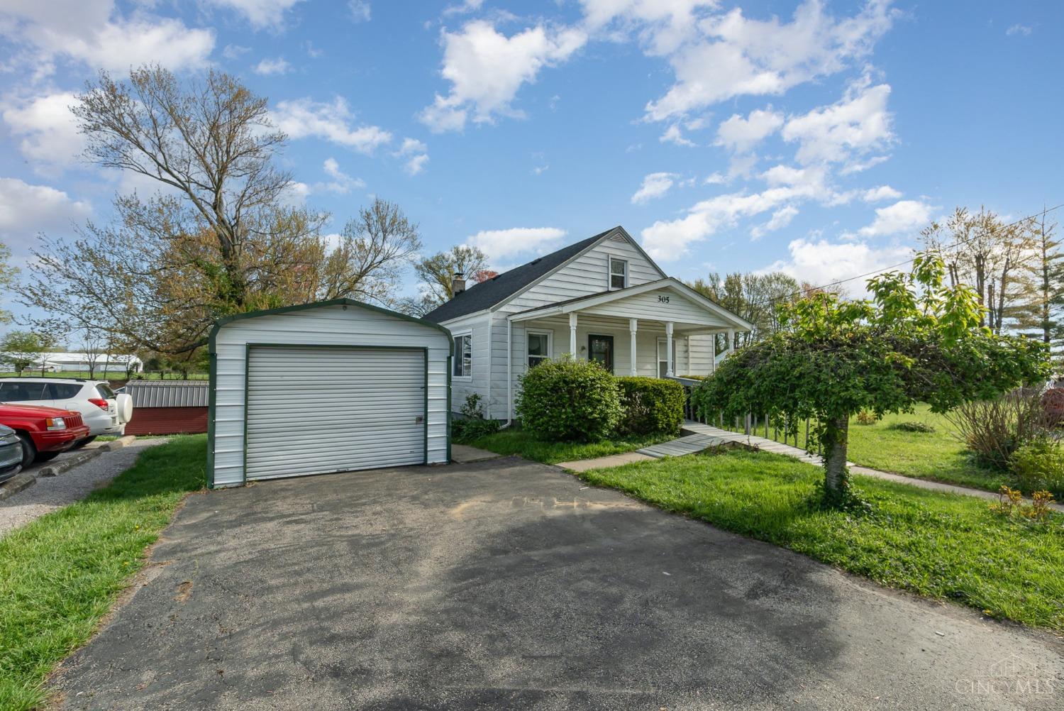 305 Apple Street