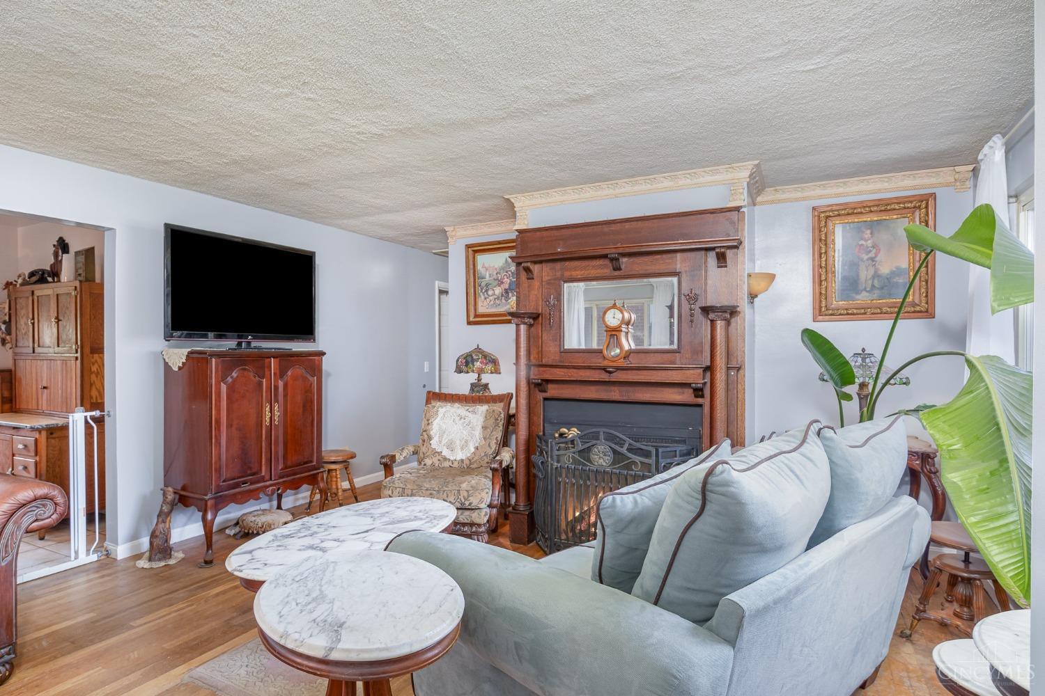 5709 Windview Drive