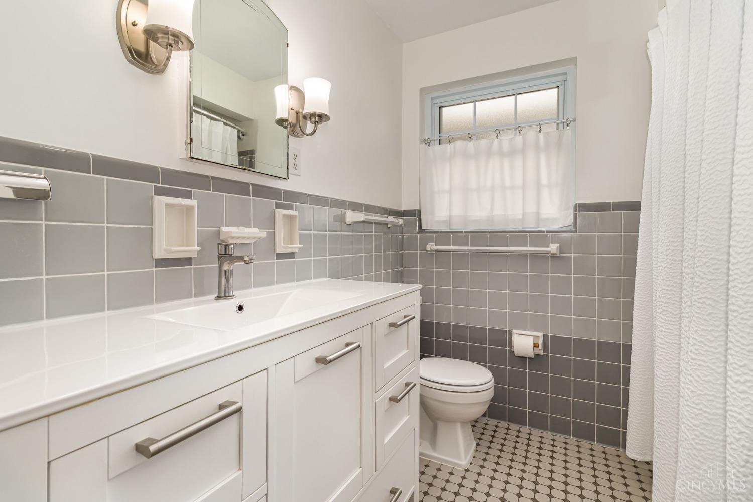 1112 Alnetta Drive