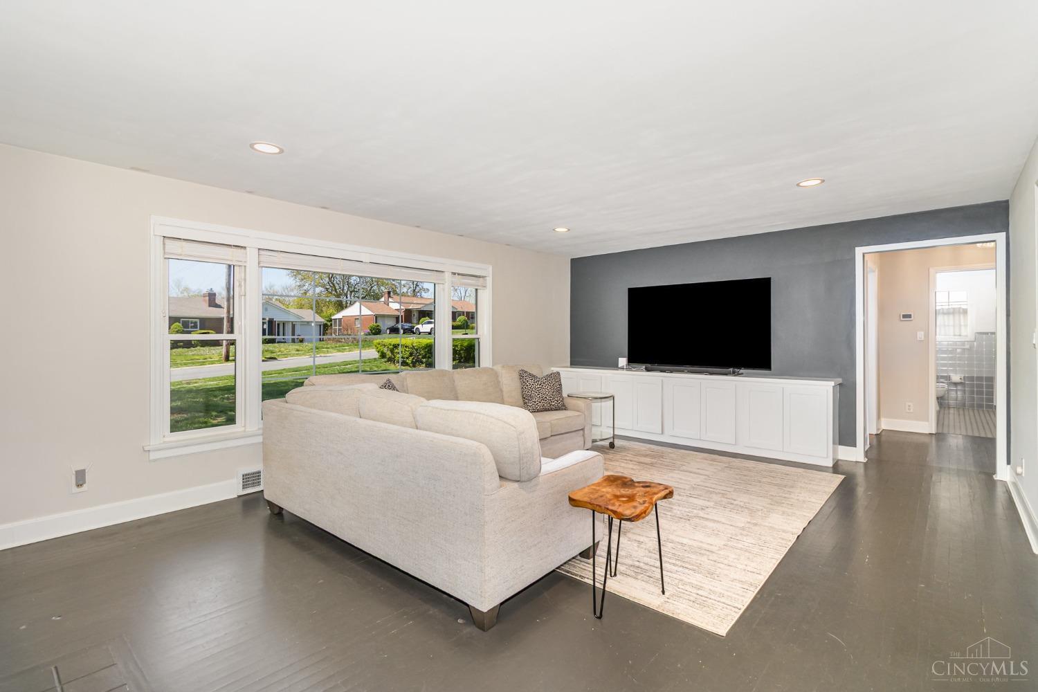 1112 Alnetta Drive