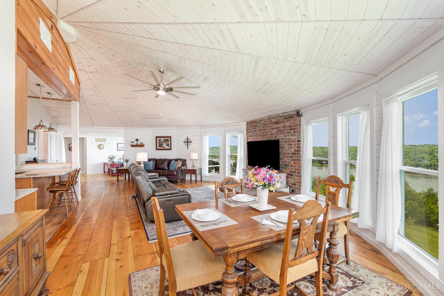 1278 Doe Point Road