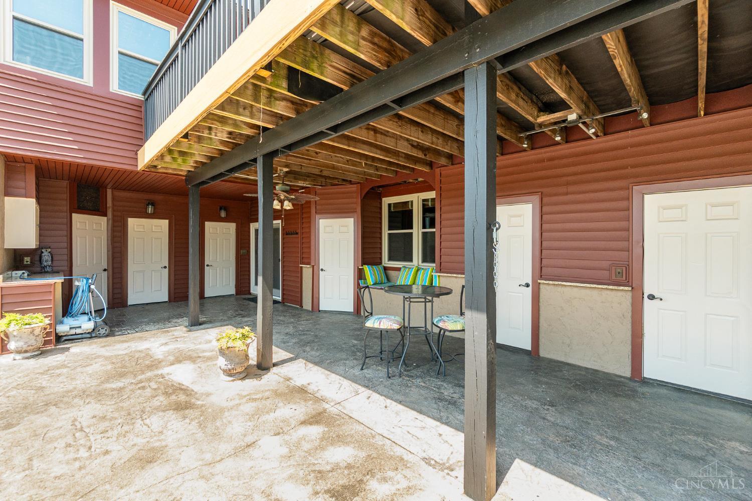 7621 White Swan Road