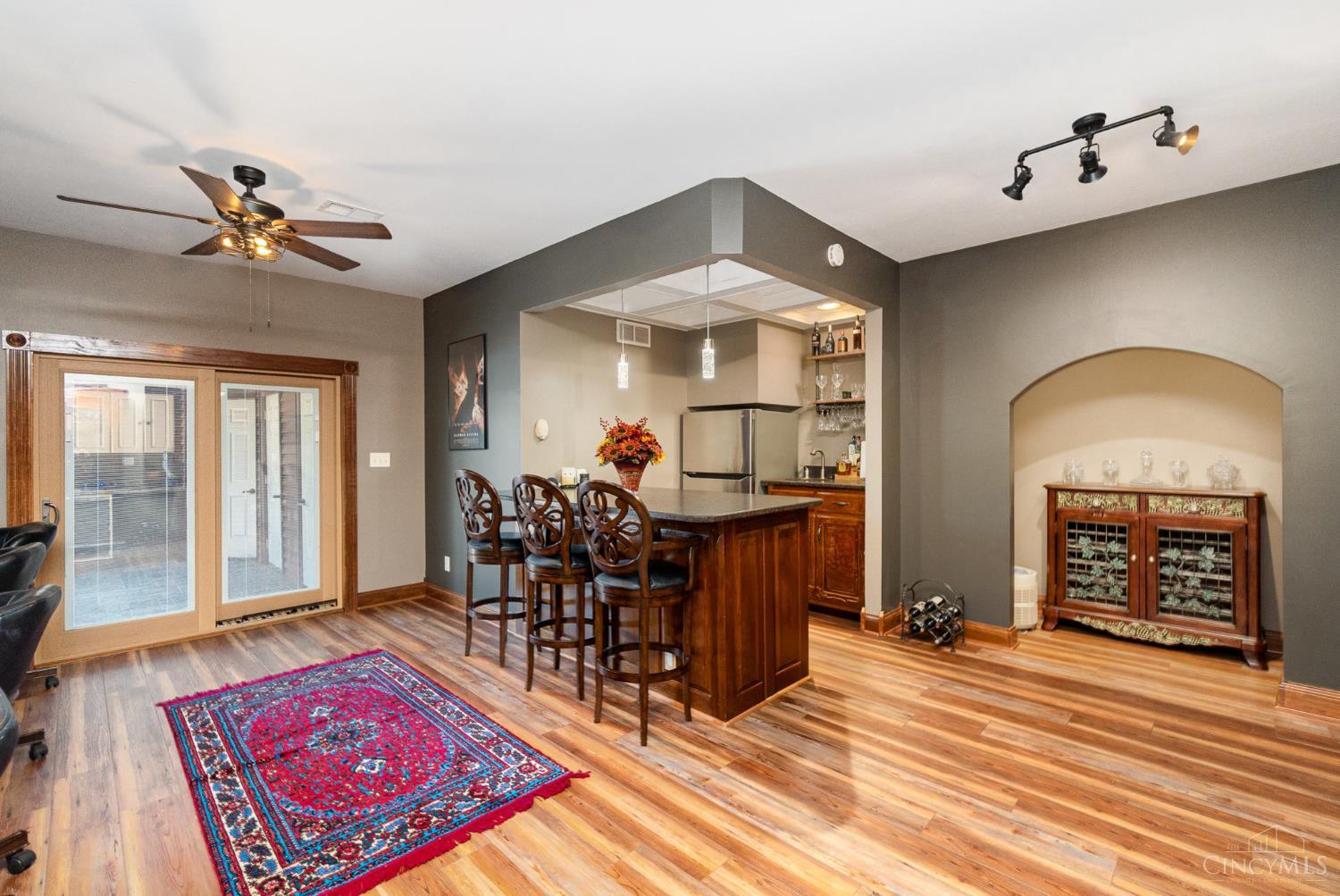 7621 White Swan Road