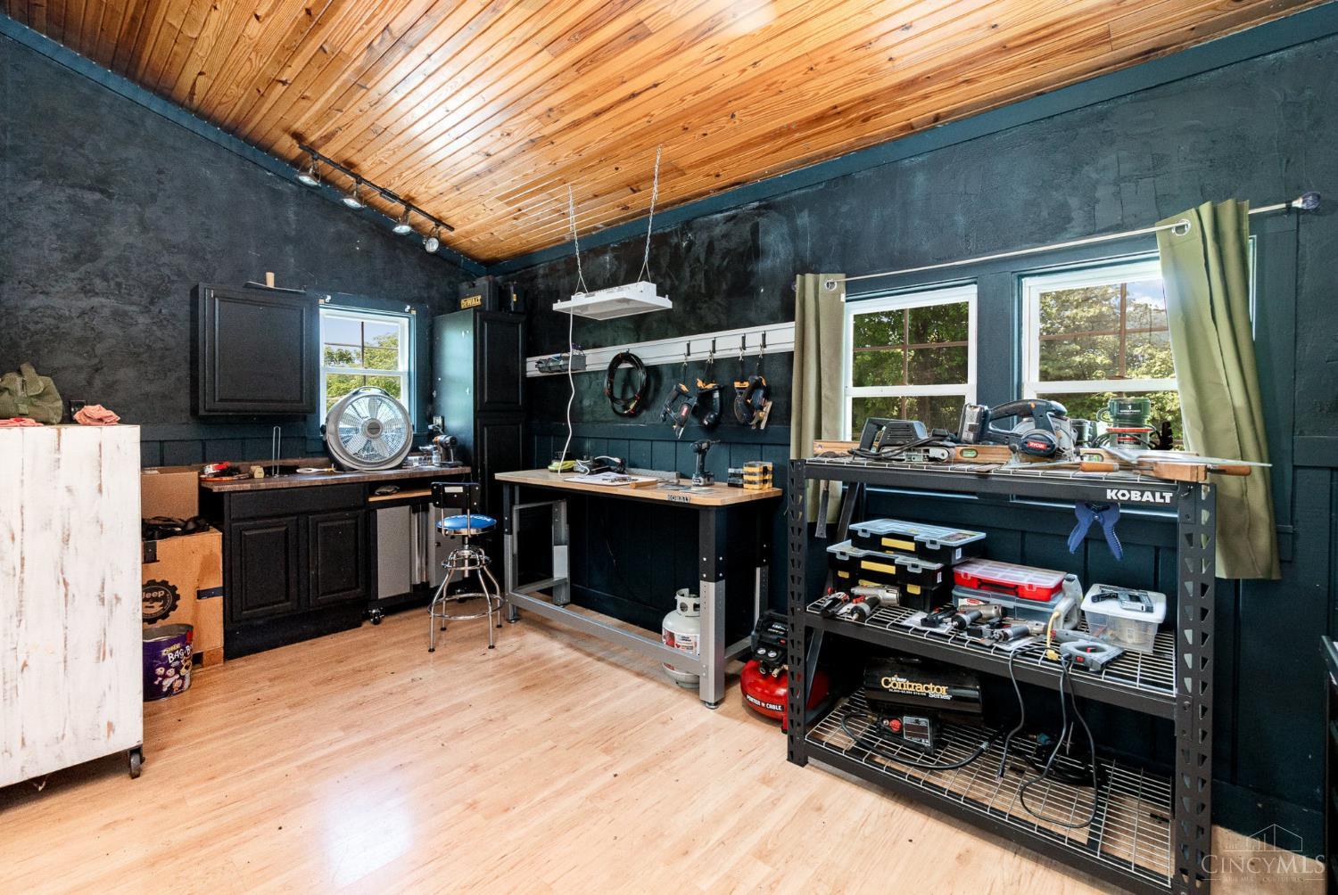 7621 White Swan Road