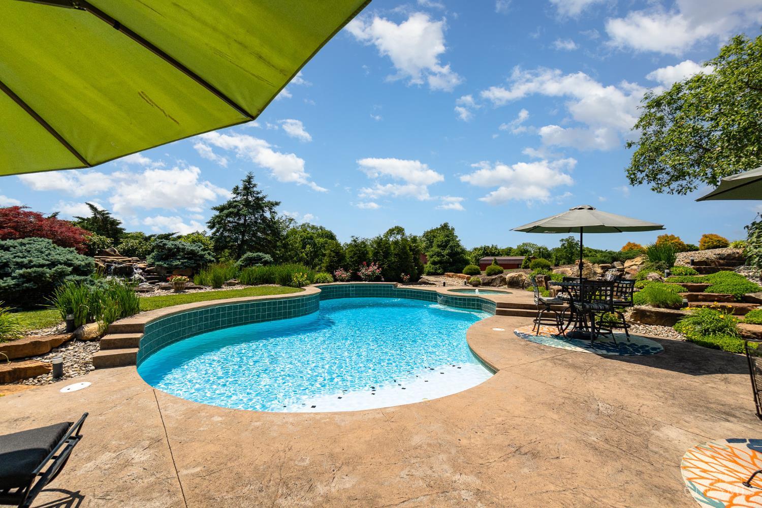 7621 White Swan Road