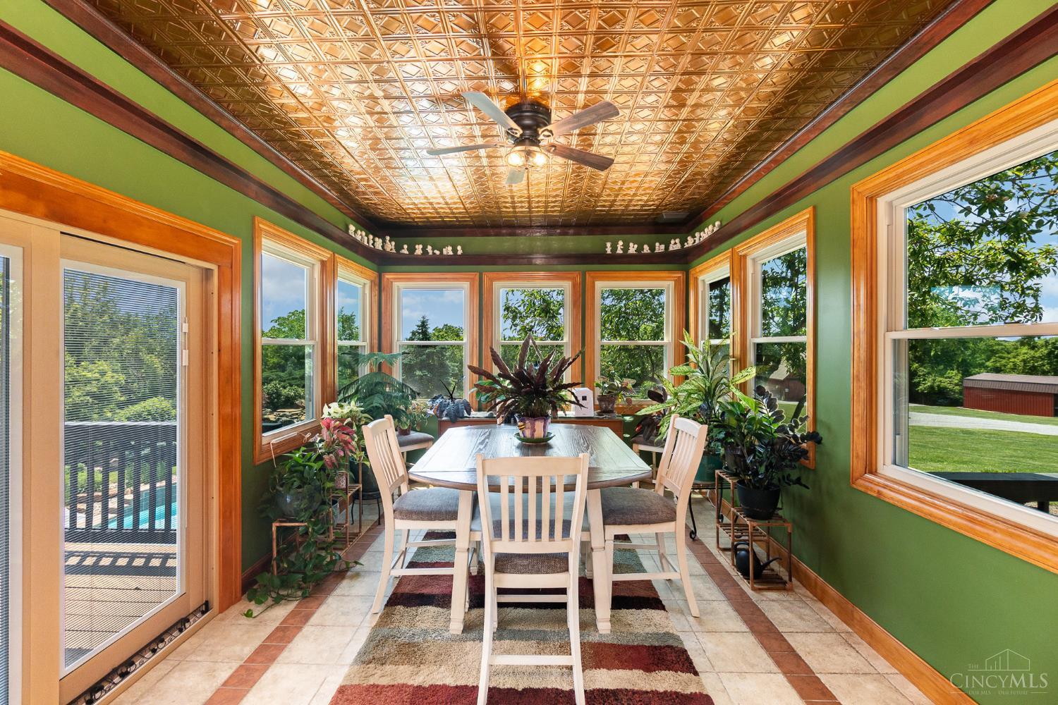 7621 White Swan Road