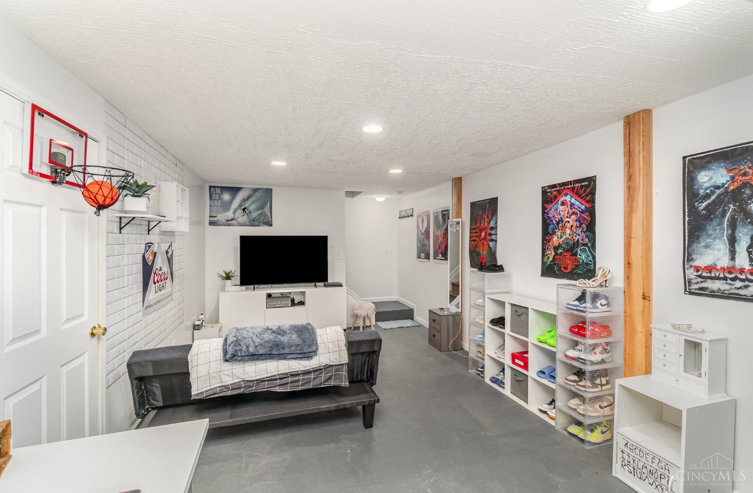 109 Adkins Place