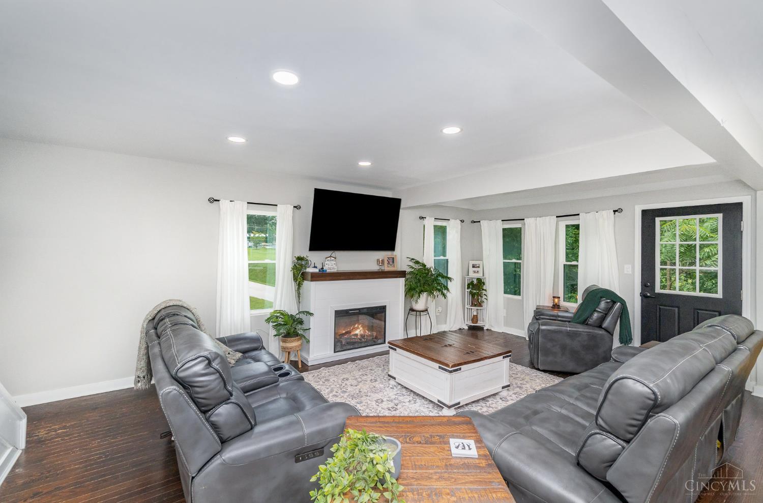 3371 Cole Road