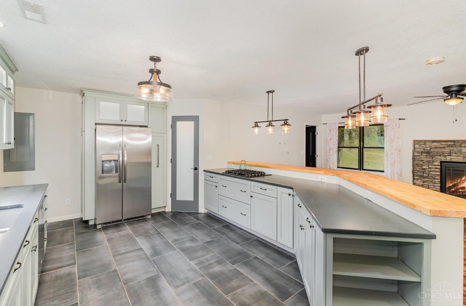 3685 Happy Hollow Road