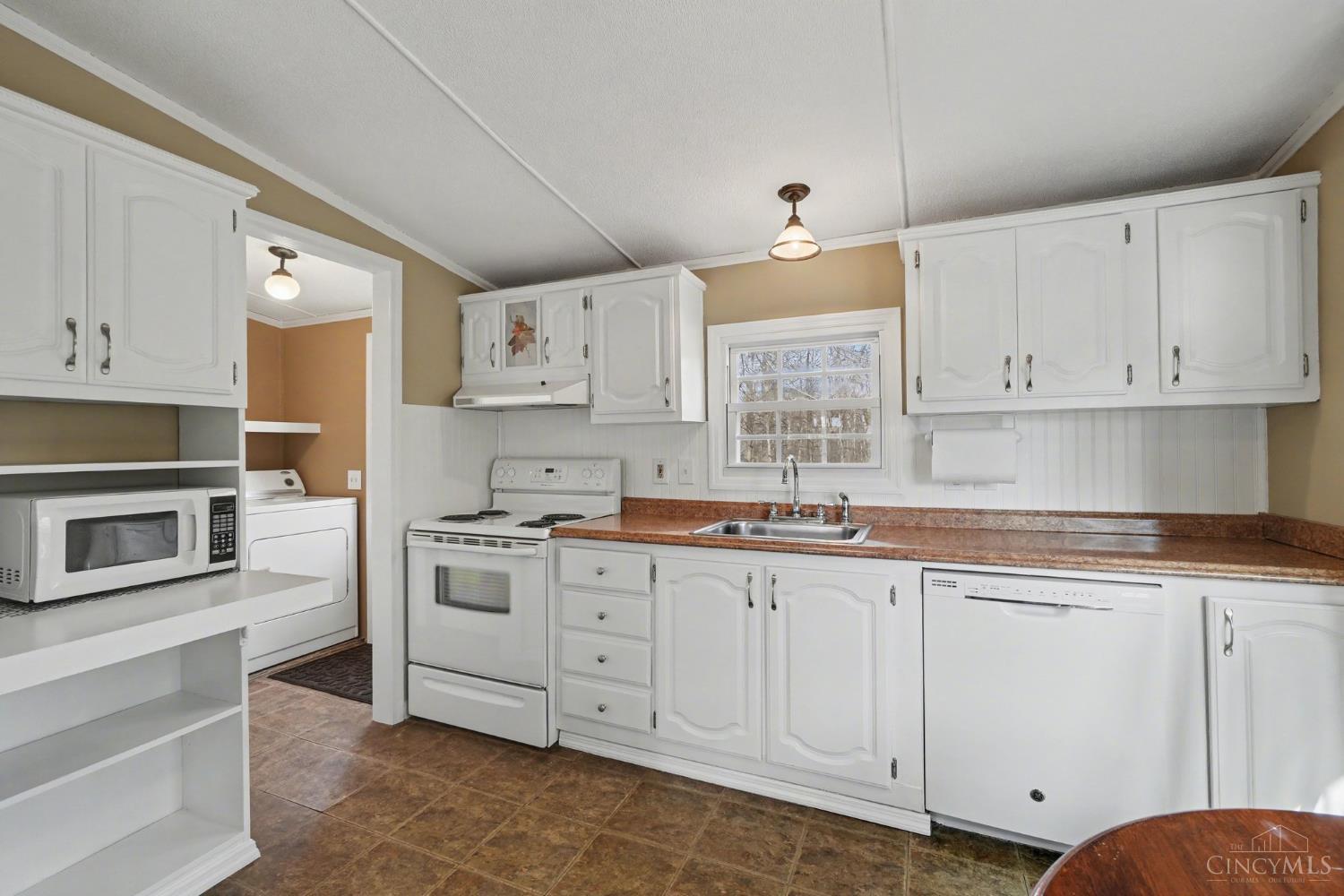 1571 Crosstown Road