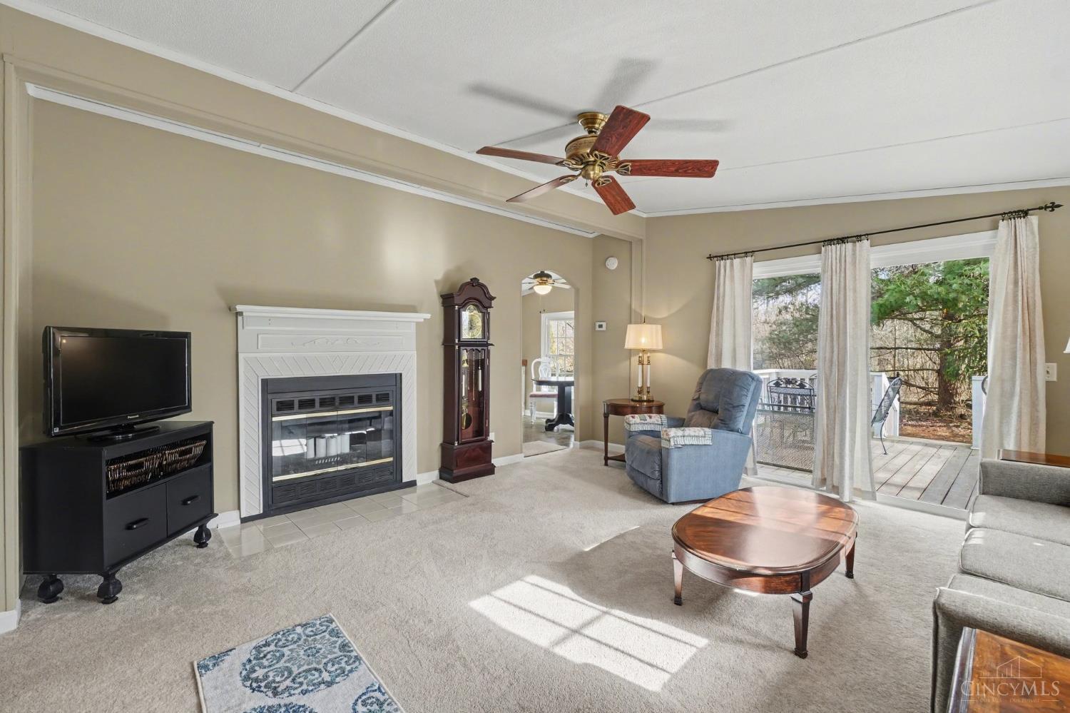 1571 Crosstown Road
