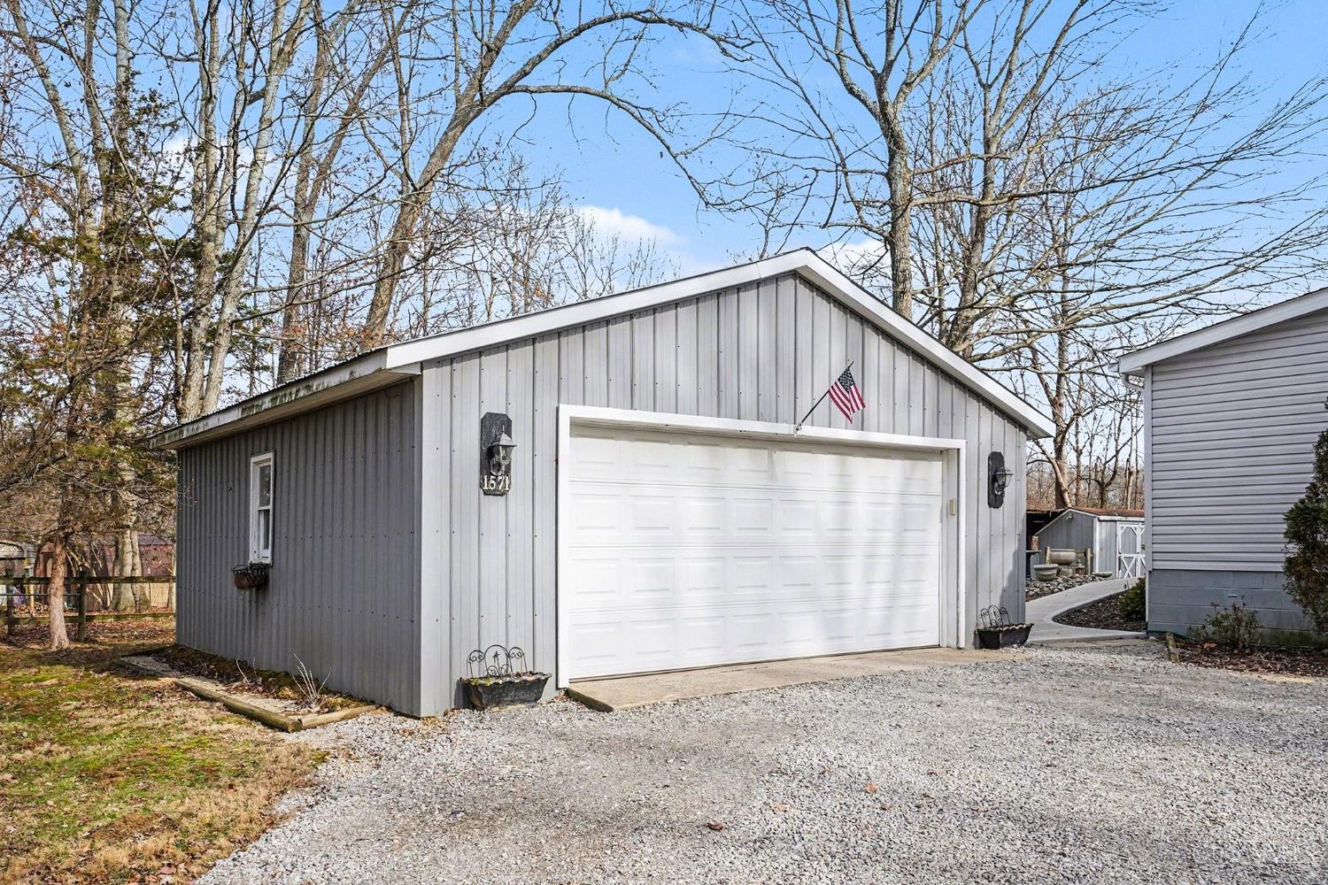 1571 Crosstown Road