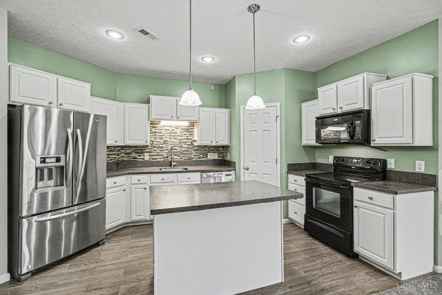 2047 Commons Circle