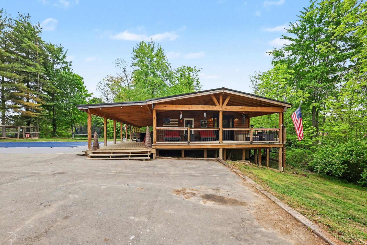 11181 E Side Road