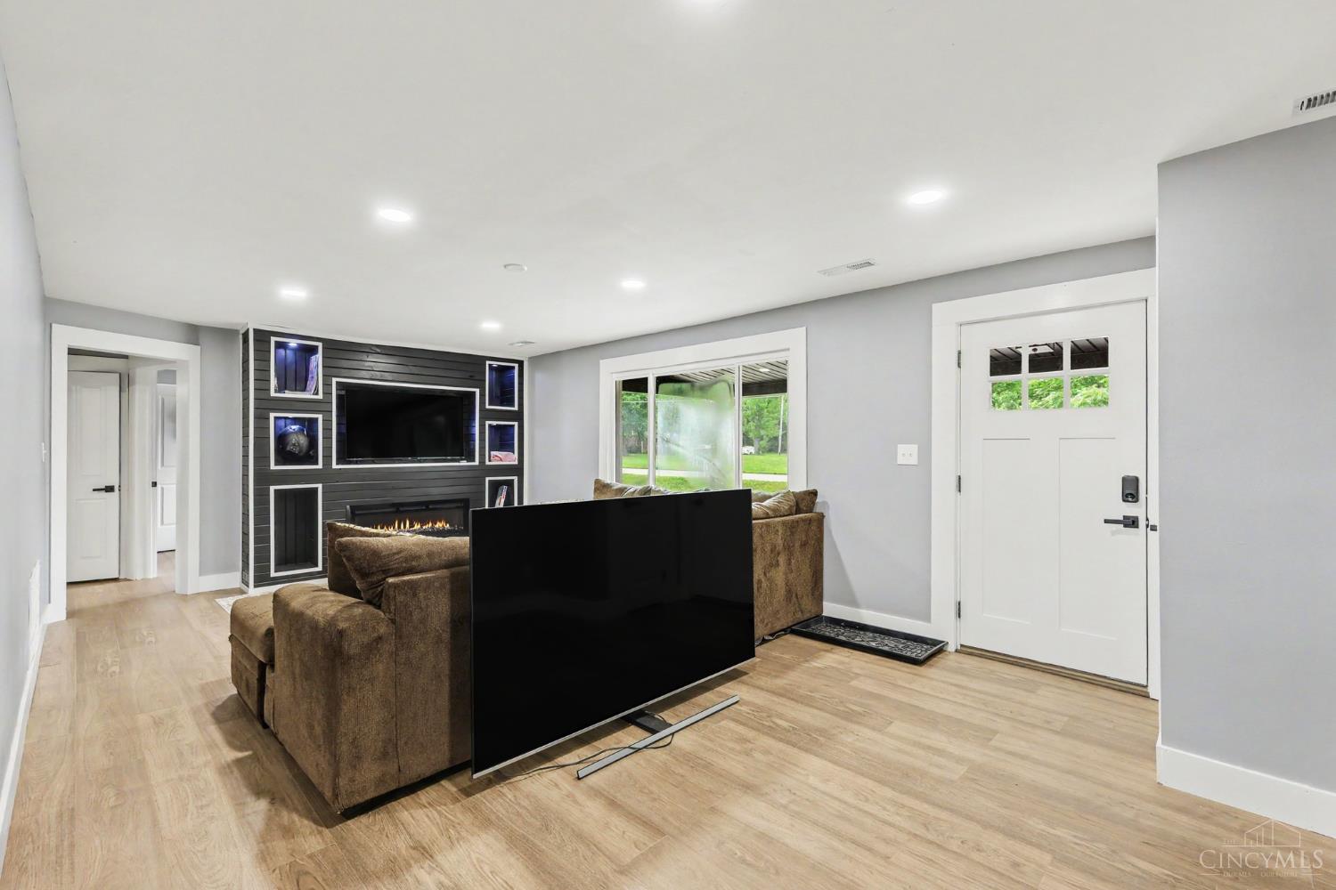 83 Hamer Road