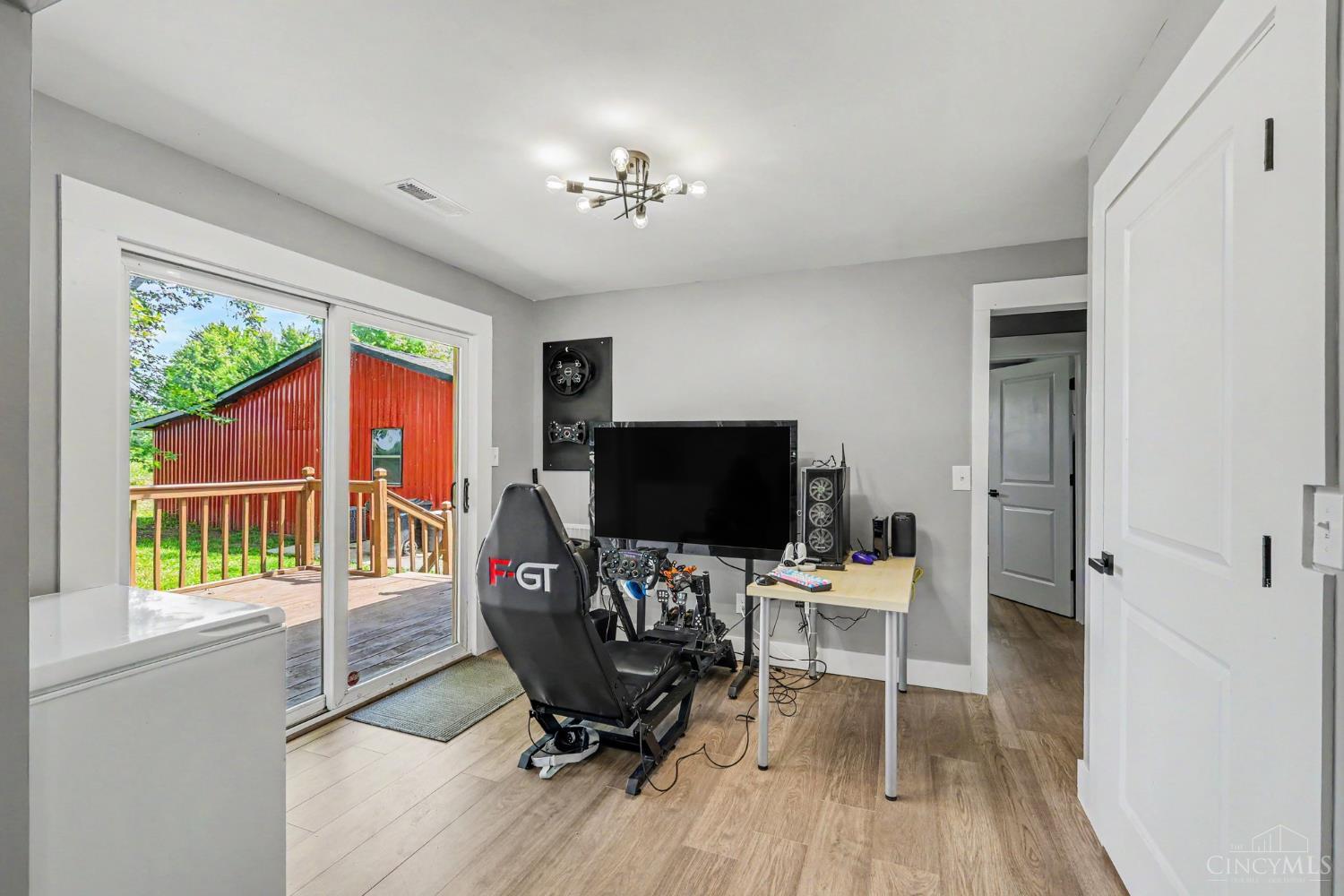 83 Hamer Road