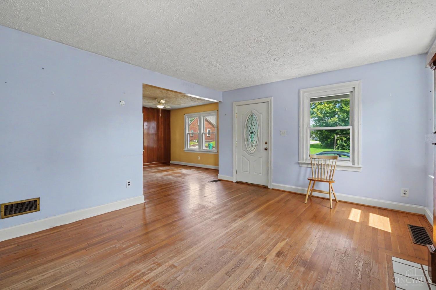 207 W Plum Street