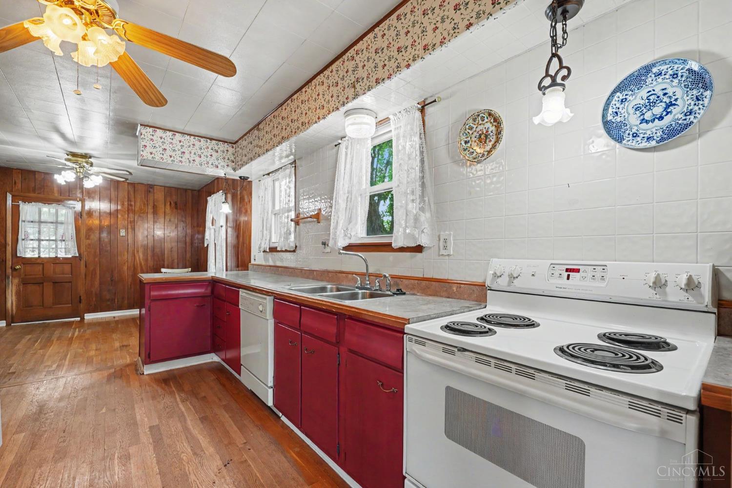 207 W Plum Street