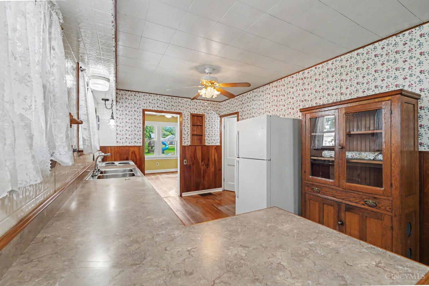 207 W Plum Street