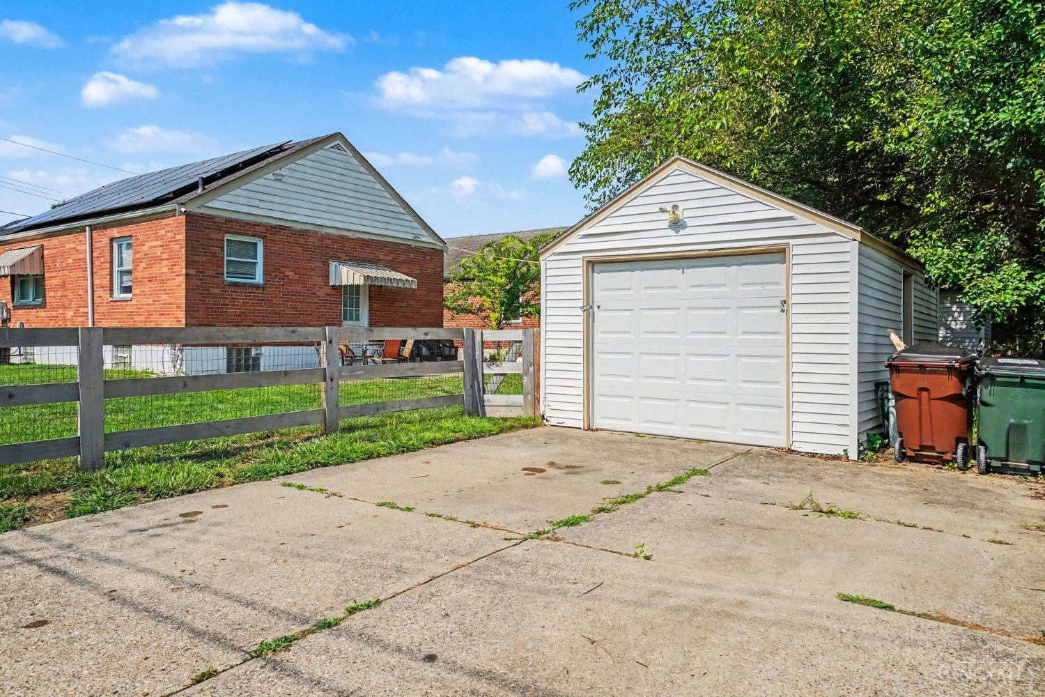 1900 Knollridge Lane