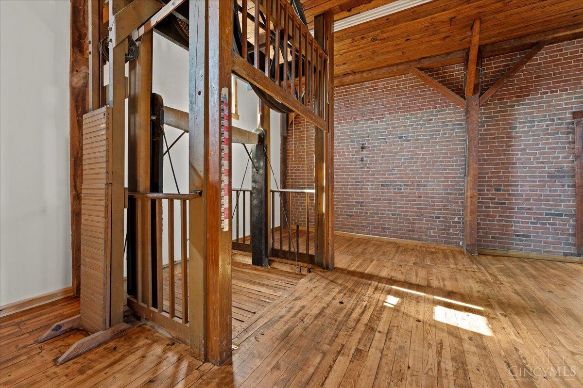 222 W Plane Street
