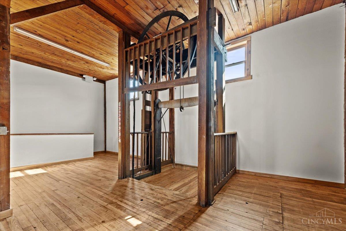 222 W Plane Street