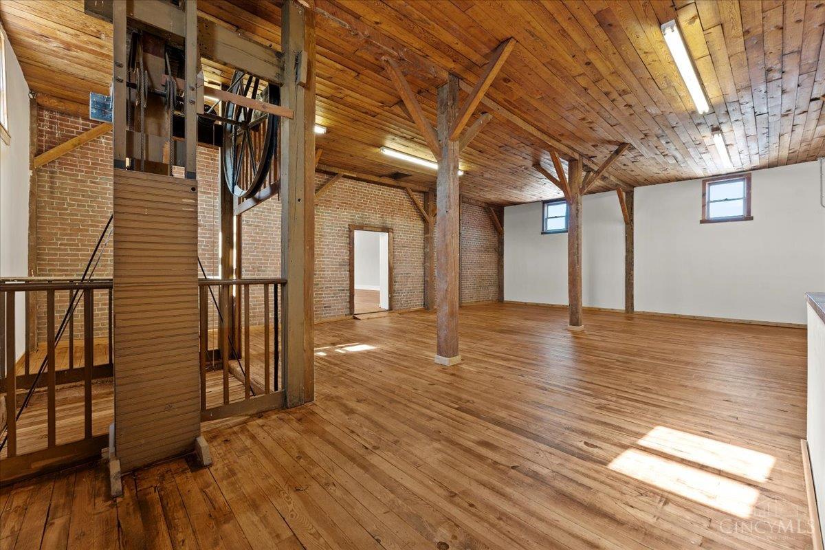 222 W Plane Street