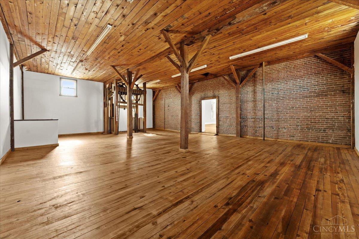 222 W Plane Street