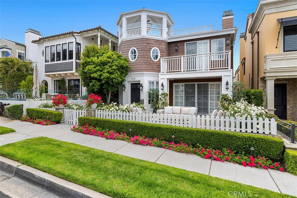 210 Narcissus Avenue