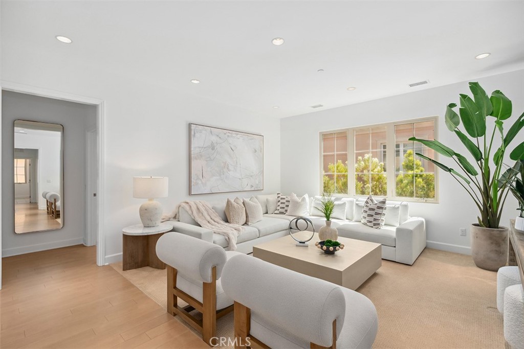 52 Acorn Glen