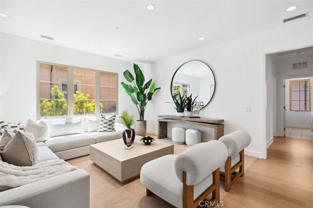 52 Acorn Glen