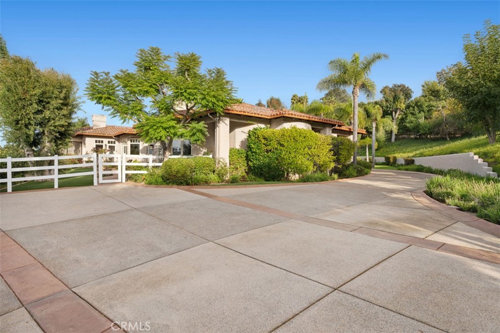 5228 Avenida Maravillas