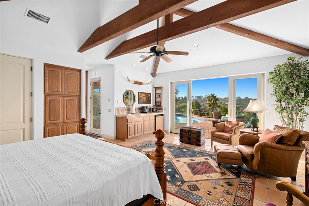 5228 Avenida Maravillas