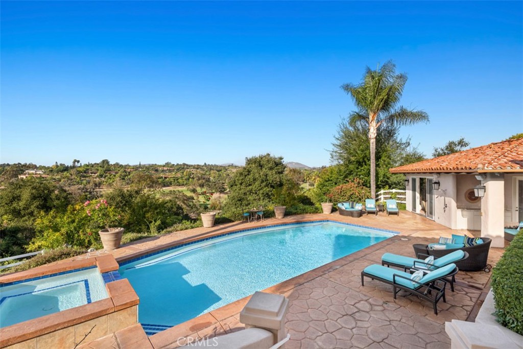 5228 Avenida Maravillas