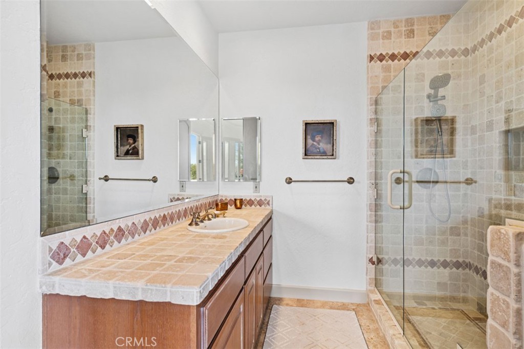 5228 Avenida Maravillas