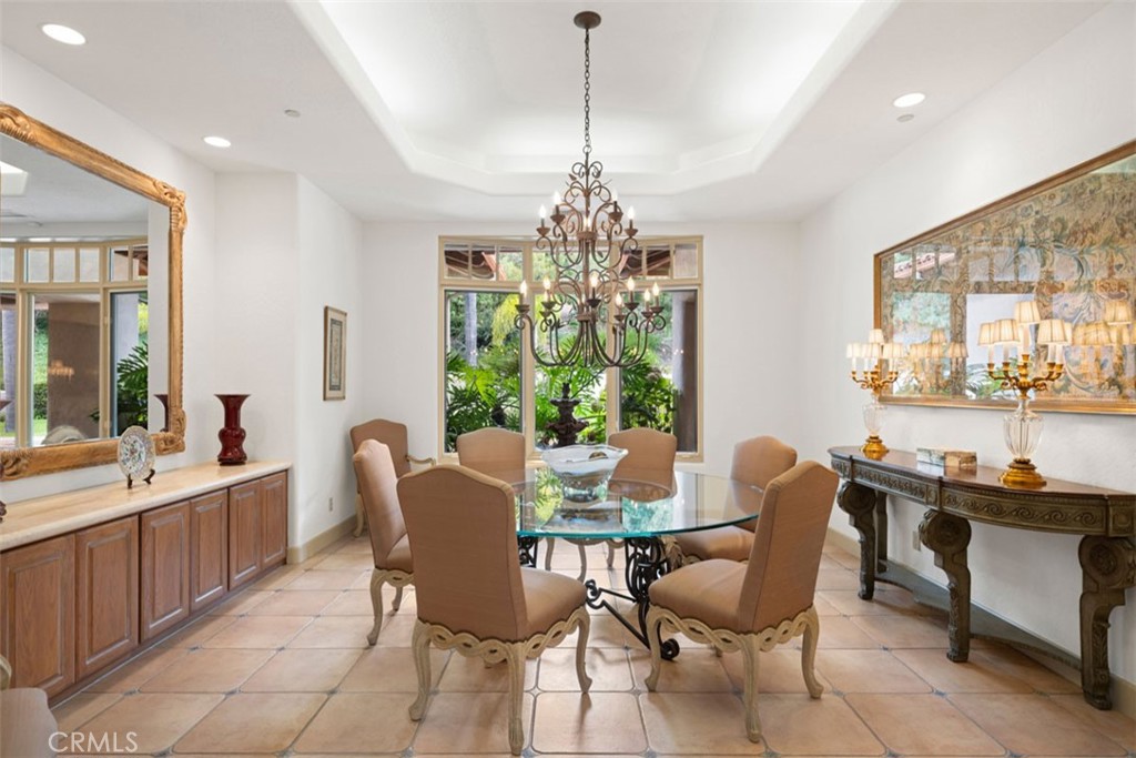 5228 Avenida Maravillas