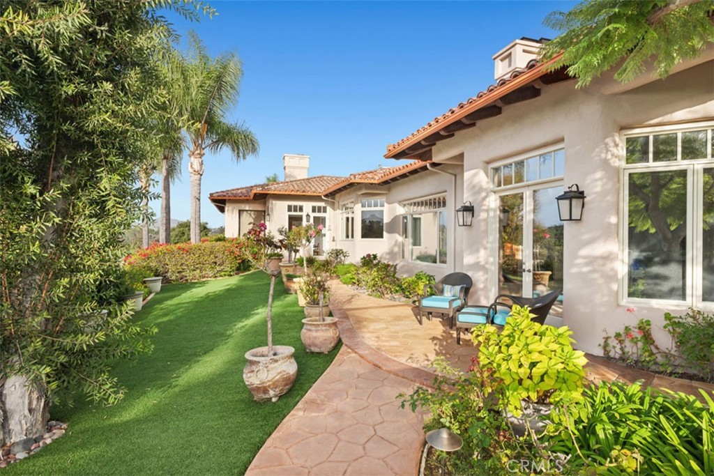 5228 Avenida Maravillas