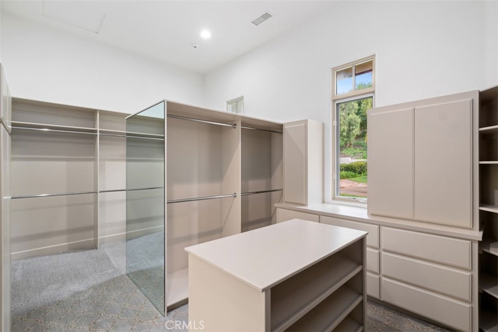 5228 Avenida Maravillas