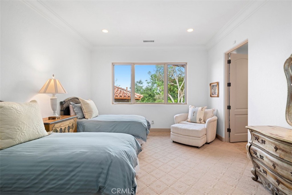 5228 Avenida Maravillas