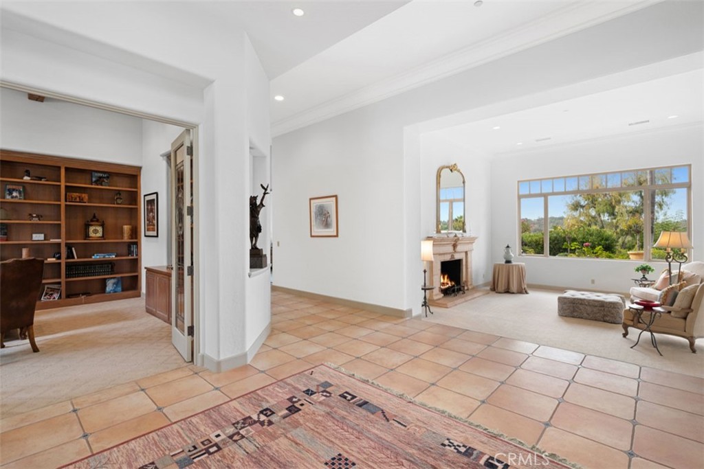 5228 Avenida Maravillas