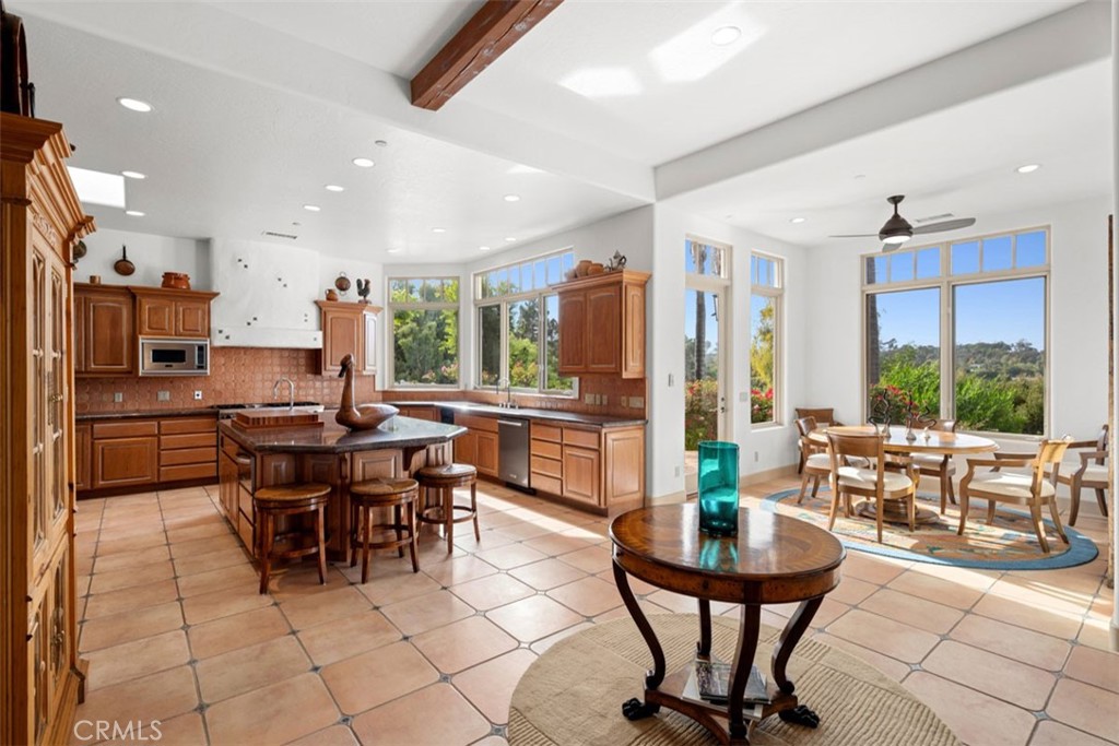 5228 Avenida Maravillas