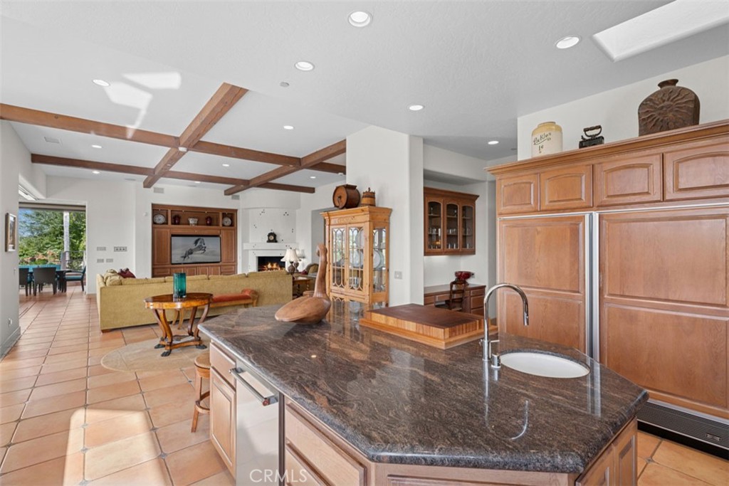 5228 Avenida Maravillas