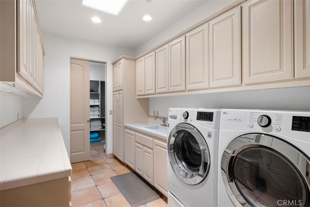 5228 Avenida Maravillas