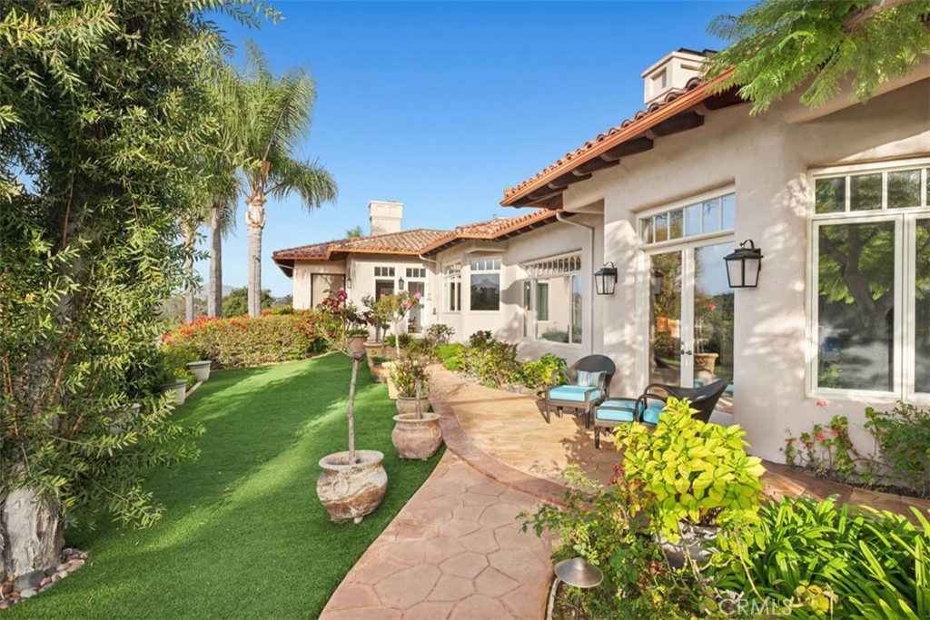 5228 Avenida Maravillas